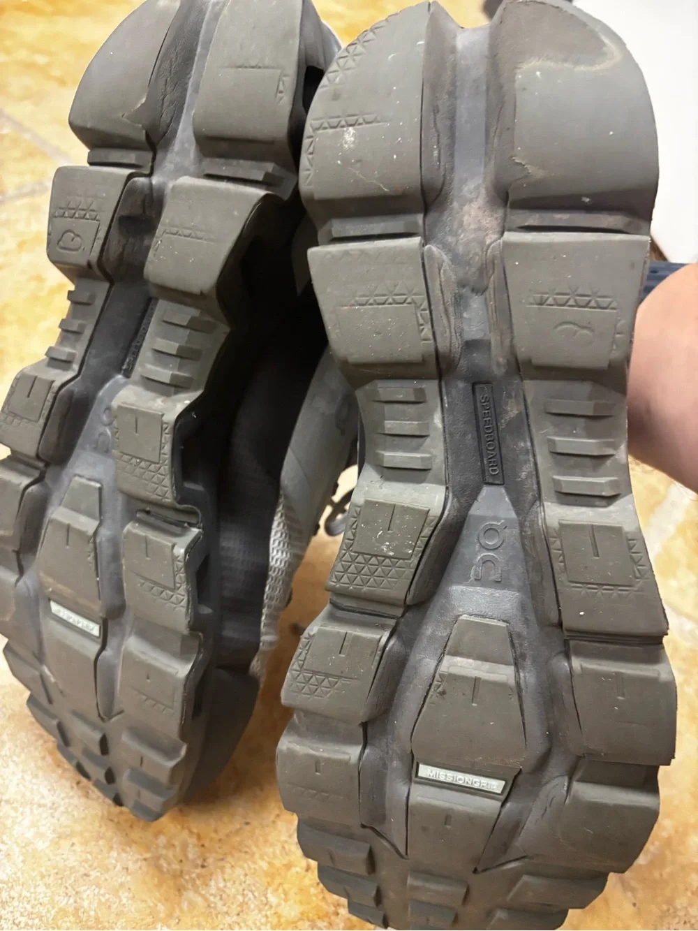 On Running Men’s waterproof Sneakers - Grey and Black